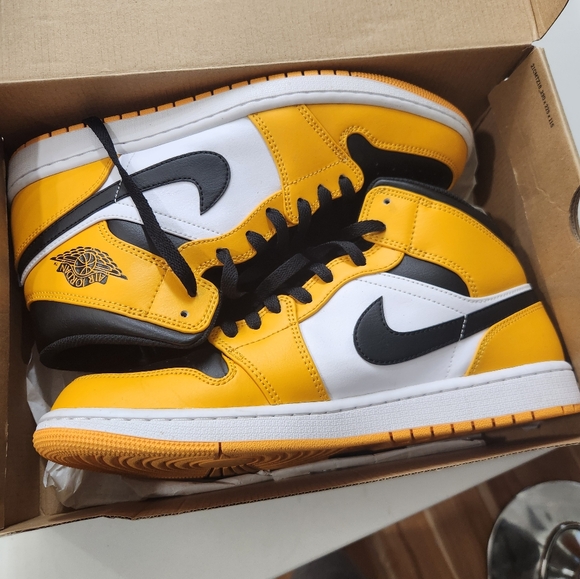 Air Jordan 1 - Picture 1 of 8